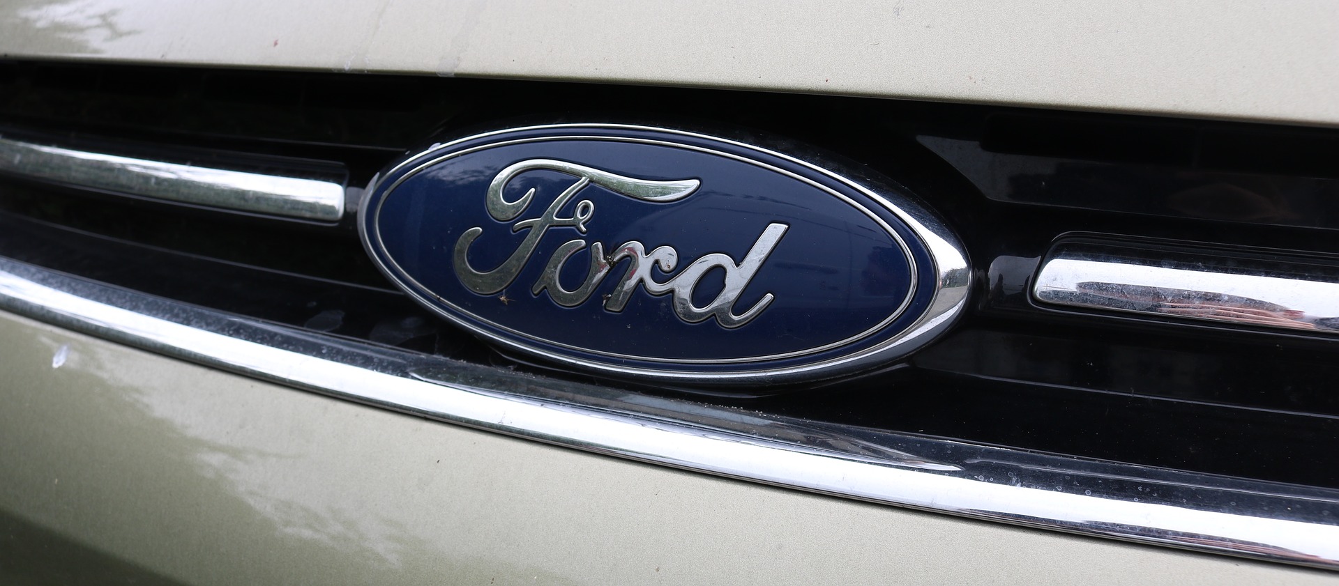 Stellenstreichung bei Ford. Wir stehen solidarisch an der Seite der Beschäftigten.